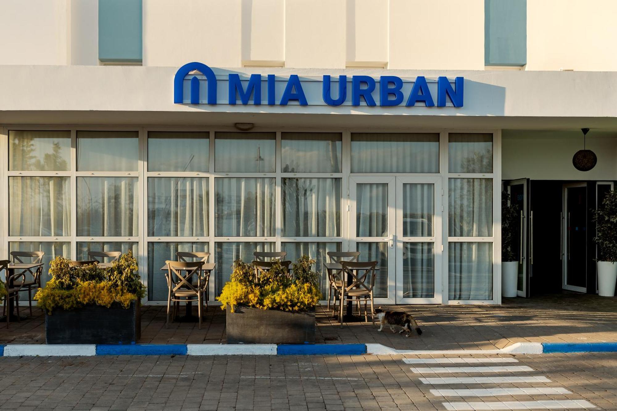 Mia Urban Fes Luaran gambar